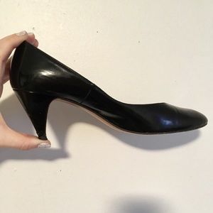 Vintage black pumps